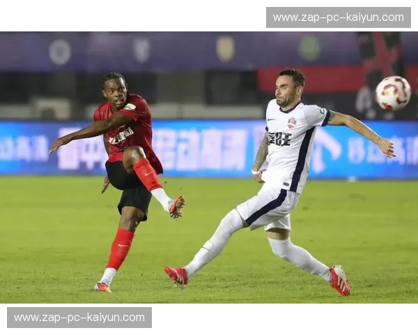 绿茵江湖：当长春亚泰的“北境韧性”撞上广州恒大的“南粤辉煌”，谁才是你心中的那抹底色？